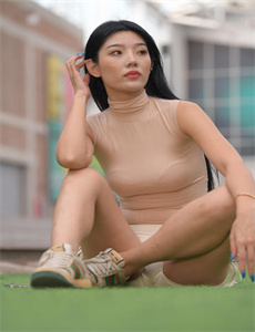 《美女扒开腿让男人桶爽直播-朴妮麦》